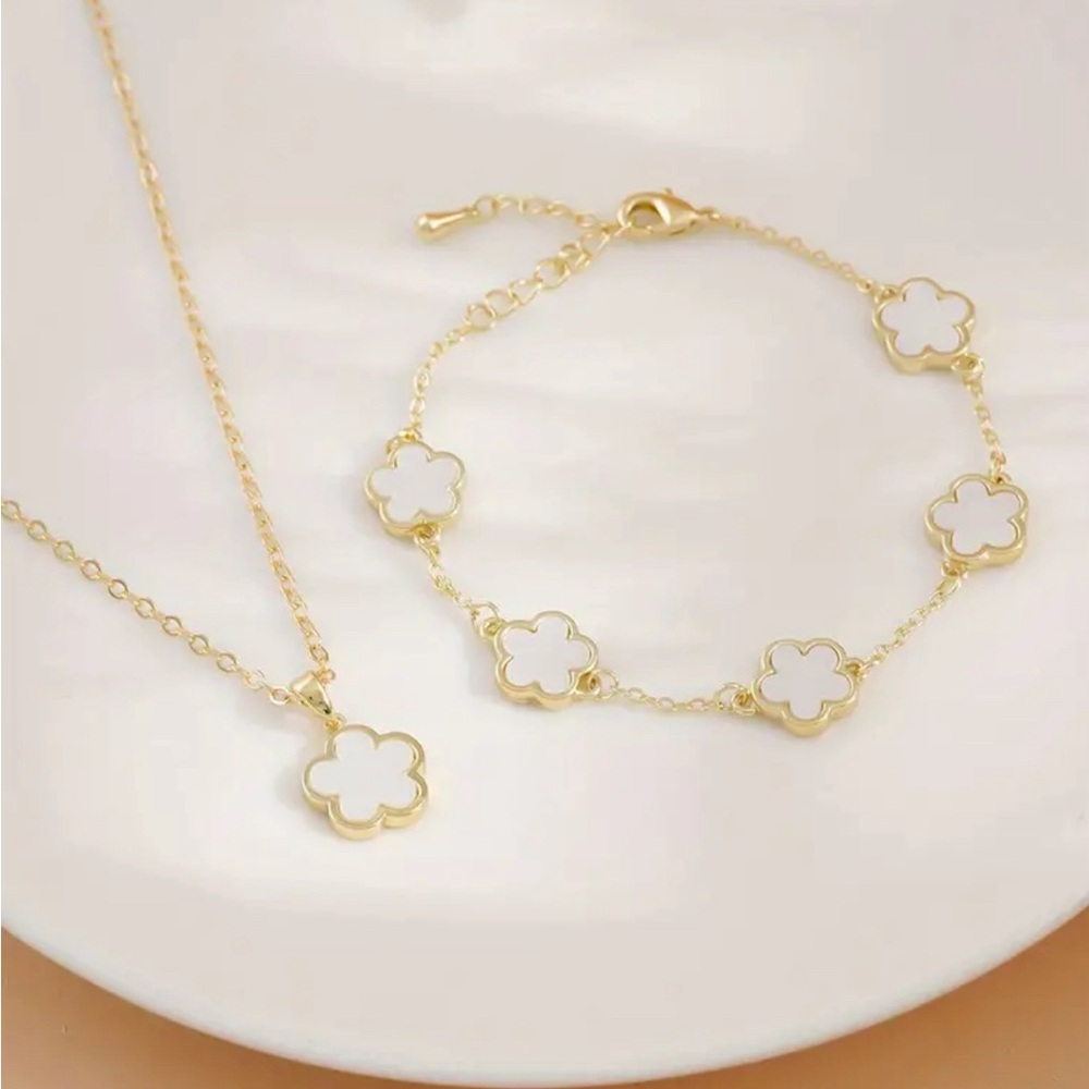 New White Luxury Flower Bracelet and Necklace Set (red image for sizing only)